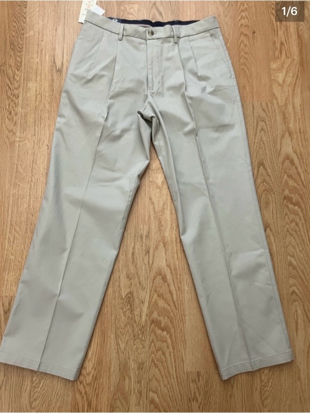 DOCKERS Men’s Signature Light Beige Pleated Khakis. Sz 34/32.  NWT